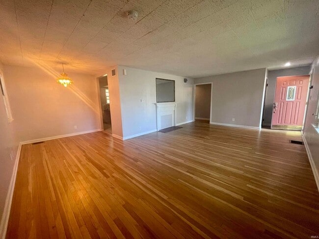 Building Photo - 1822 E 2nd St