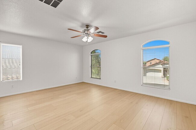 Building Photo - Solar Home with Nice Floorplan in a Great Location! Norterra Dynamite Ranch