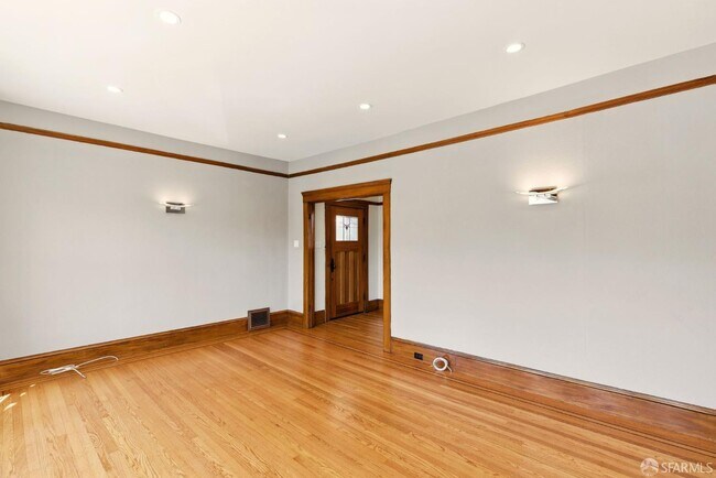 Building Photo - 2314 26th Ave