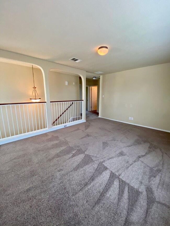 Building Photo - Charming New Braunfels Home Available for Immediate Move In