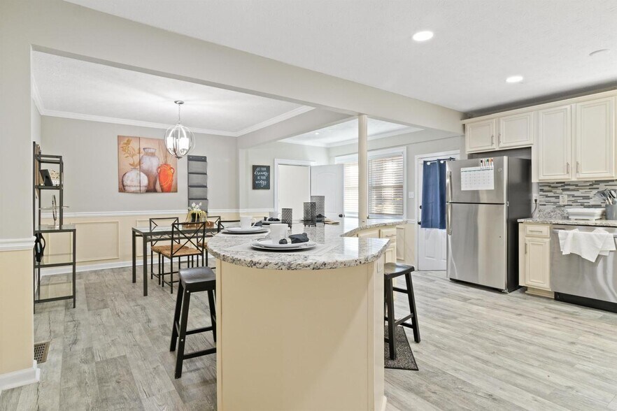 Building Photo - Bright, Spacious Stone Mountain Residence on Tahoe Circle