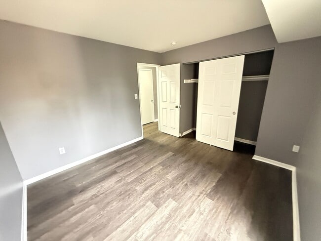 Building Photo - 9635 White Acre Rd