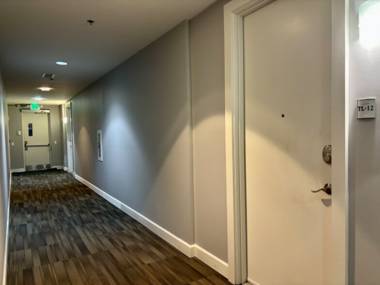 Building Photo - 711 Cosmopolitan Dr NE