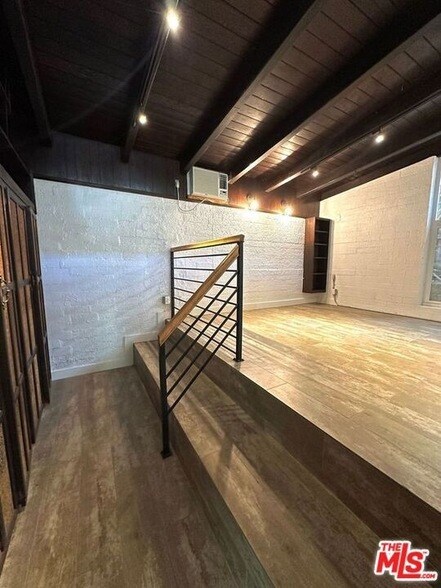 Building Photo - 2222 Stanley Hills Dr