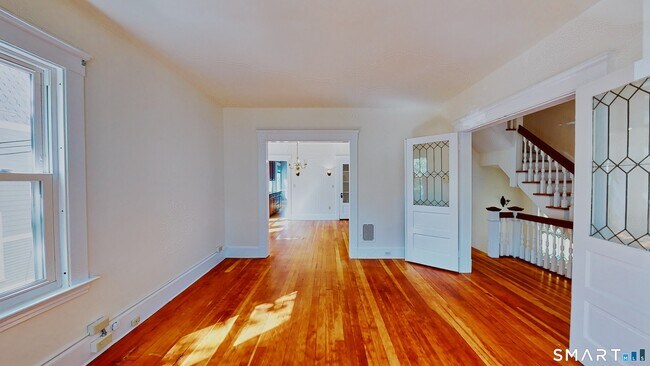 Building Photo - 134 Mansfield St