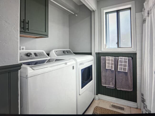 Building Photo - 374 Carthage Ave