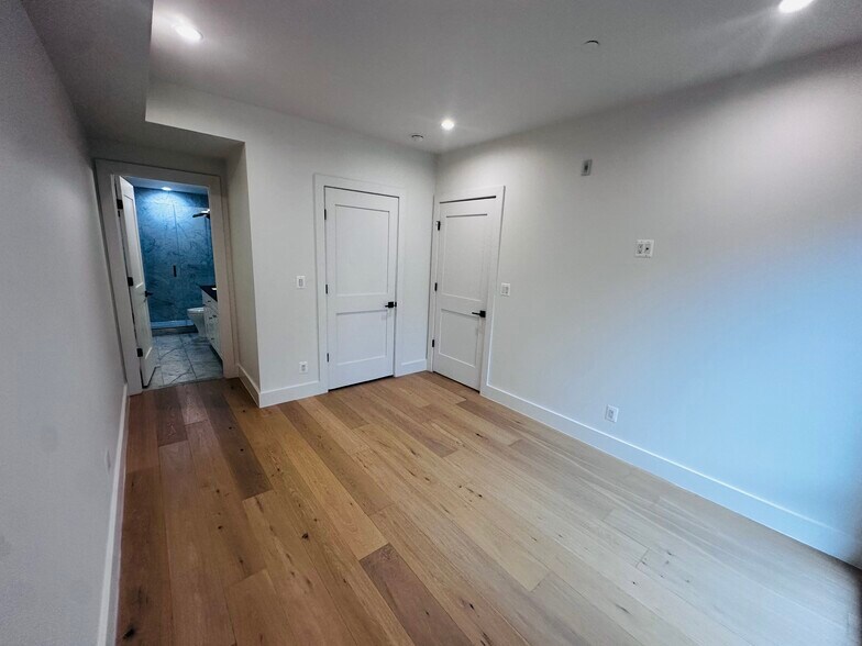 Building Photo - 1658 K St NE