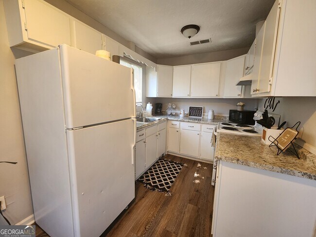 Building Photo - 917 Oakview Ave