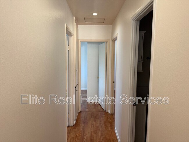 Building Photo - 2155 Montclair St