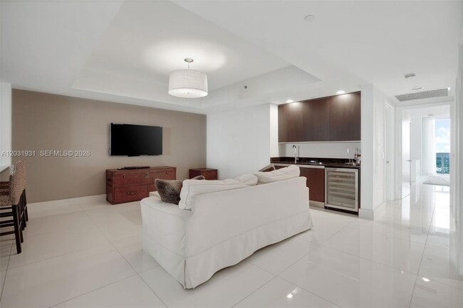 Building Photo - 2711 S Ocean Dr