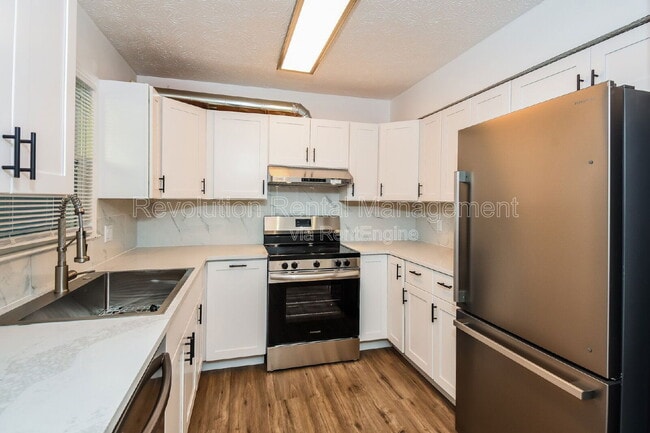 Building Photo - 1303 Sweet Pine Dr