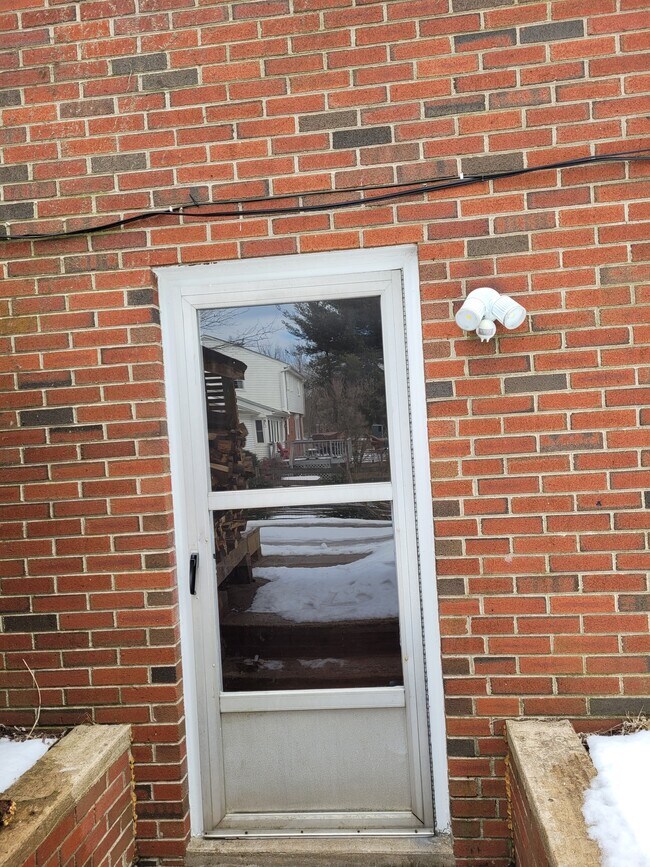 Building Photo - 17727 Silcott Springs Rd