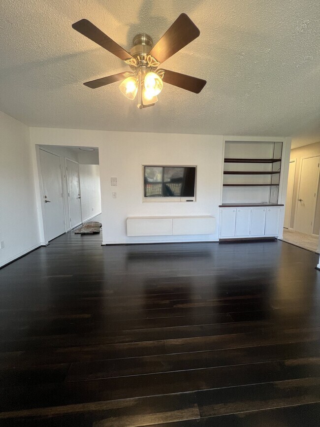 Building Photo - 9309 Sandler Dr