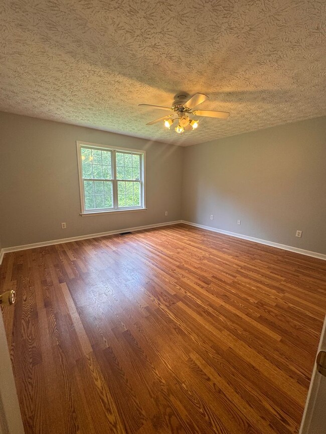 Building Photo - Beautiful 3BR Home for Rent in Toccoa, GA with Fenced Yard & 2-Car Garage