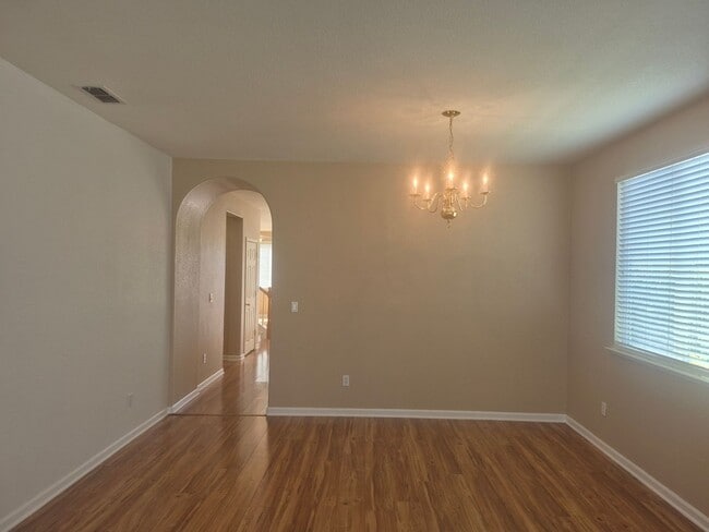 Building Photo - Beautiful 4 Bedroom 2.5 Bath with loft