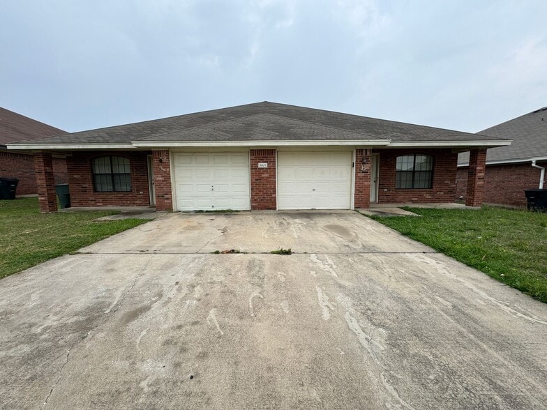 Primary Photo - 5005 John David Dr