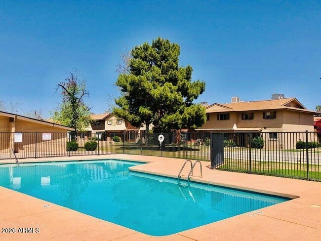 Building Photo - 6742 N 43rd Ave