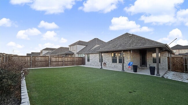 Building Photo - 16617 Hidden Cove Dr