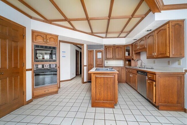 Building Photo - Beautiful Wooded Lot