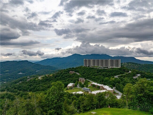 Building Photo - 303 Sugar Top Dr