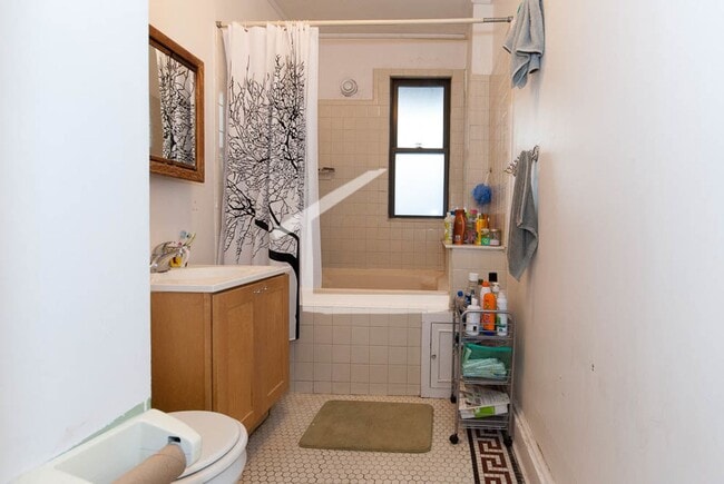 Building Photo - Nice, Affordable Brighton 5 Bed/2 Bath right off Beacon St for 9/1.  NO BROKER FEE!!!