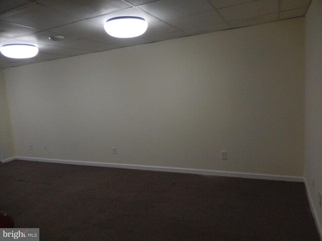 Building Photo - 15821 Anamosa Dr