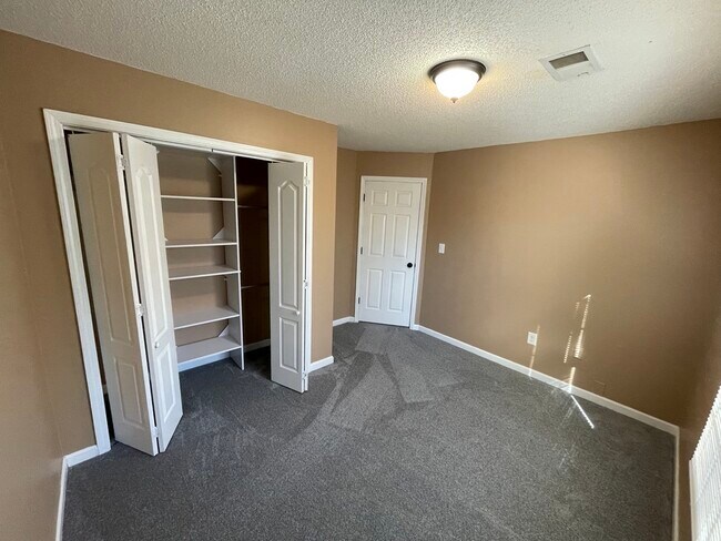 Building Photo - 1403 Chasewind Ct