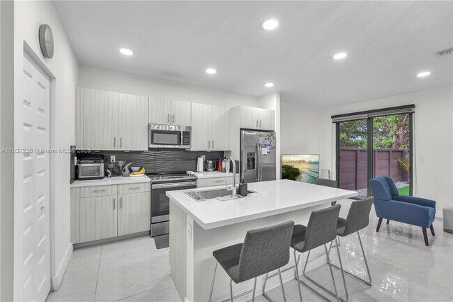 Building Photo - 15850 NW 91st Ct