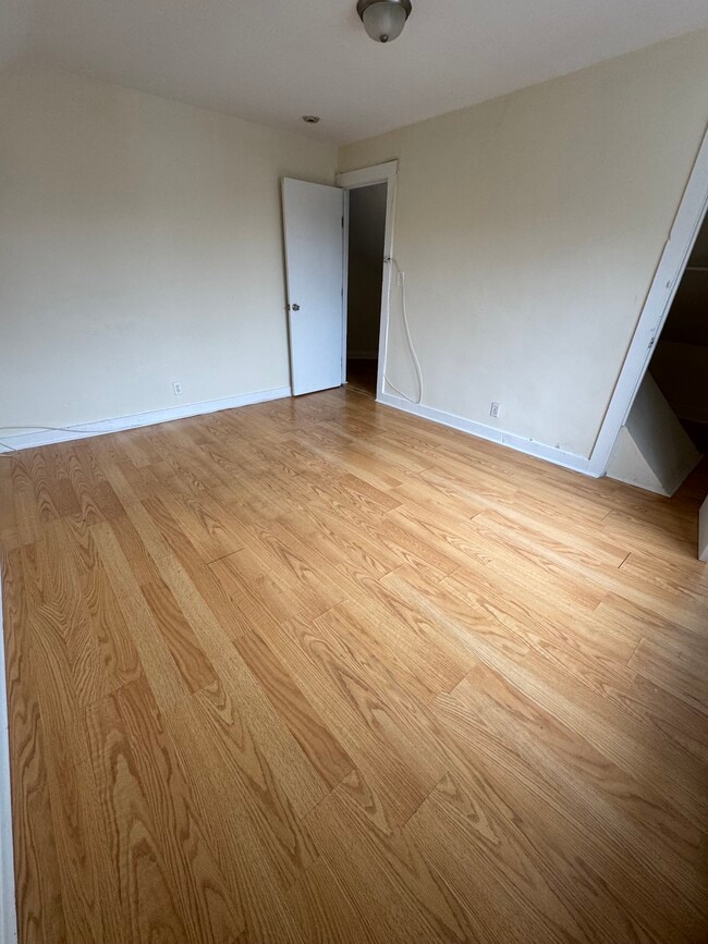 Building Photo - 137 Quinnipiac St