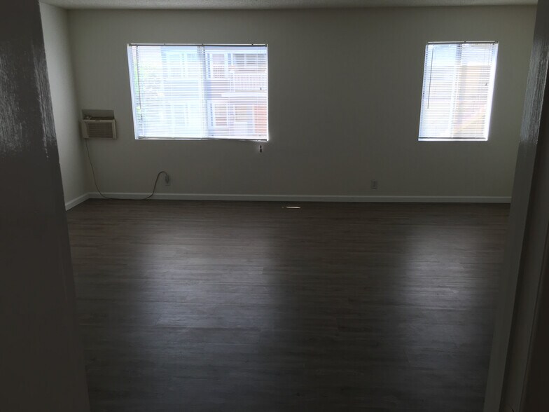 Living/Dining room (note: hardware and ceilings updated) - 1924 Park Grove Ave