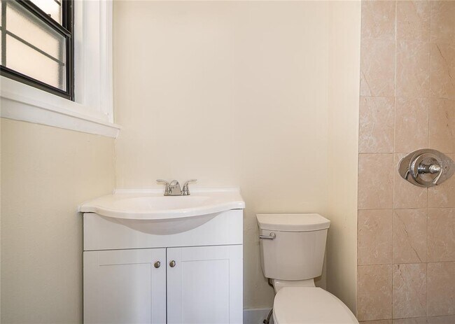 Building Photo - 601 Delaney Park Dr