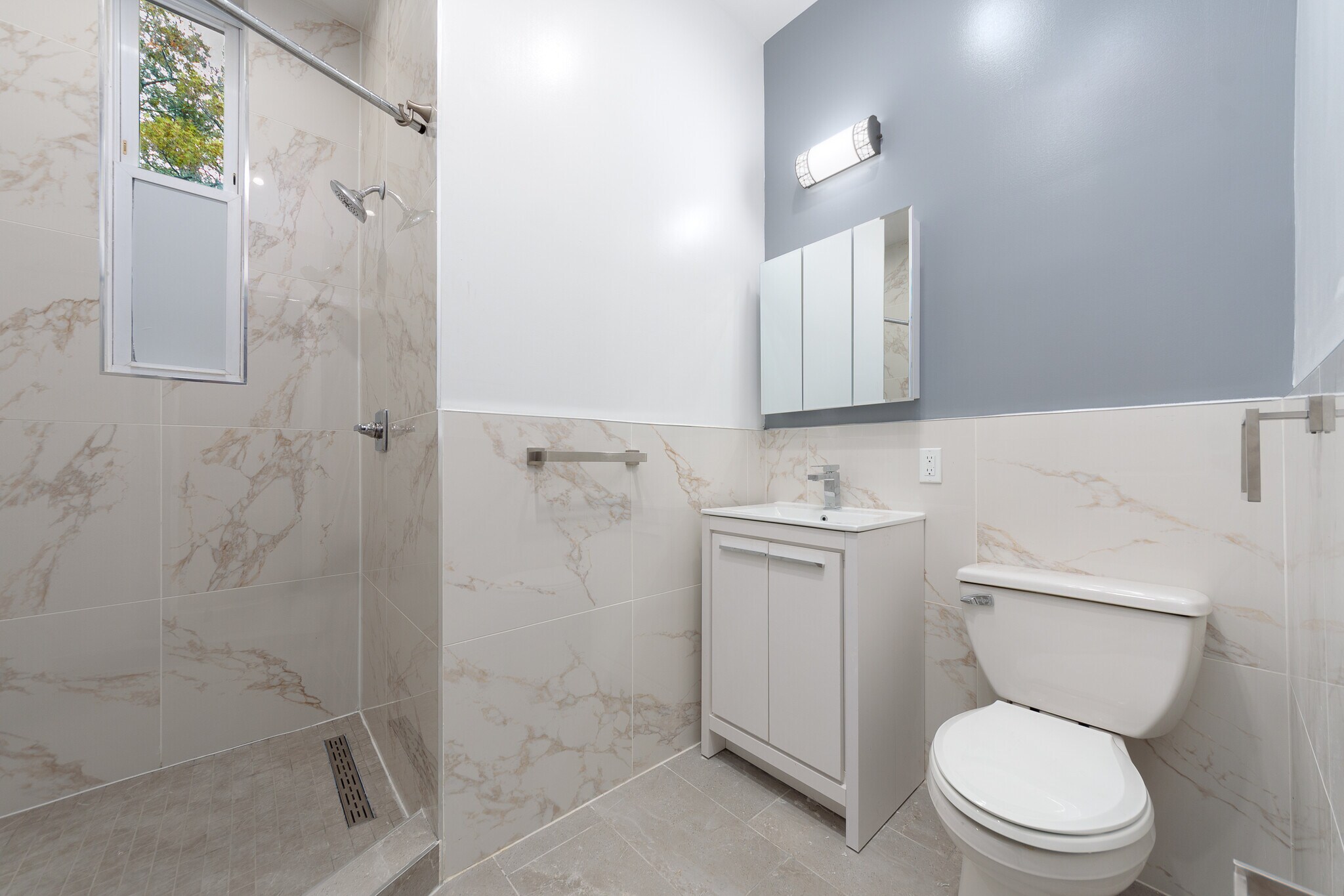 Building Photo - 222 Primrose Ave