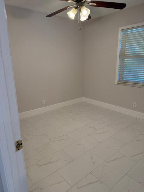 Building Photo - 9448 Saddlebrook Dr