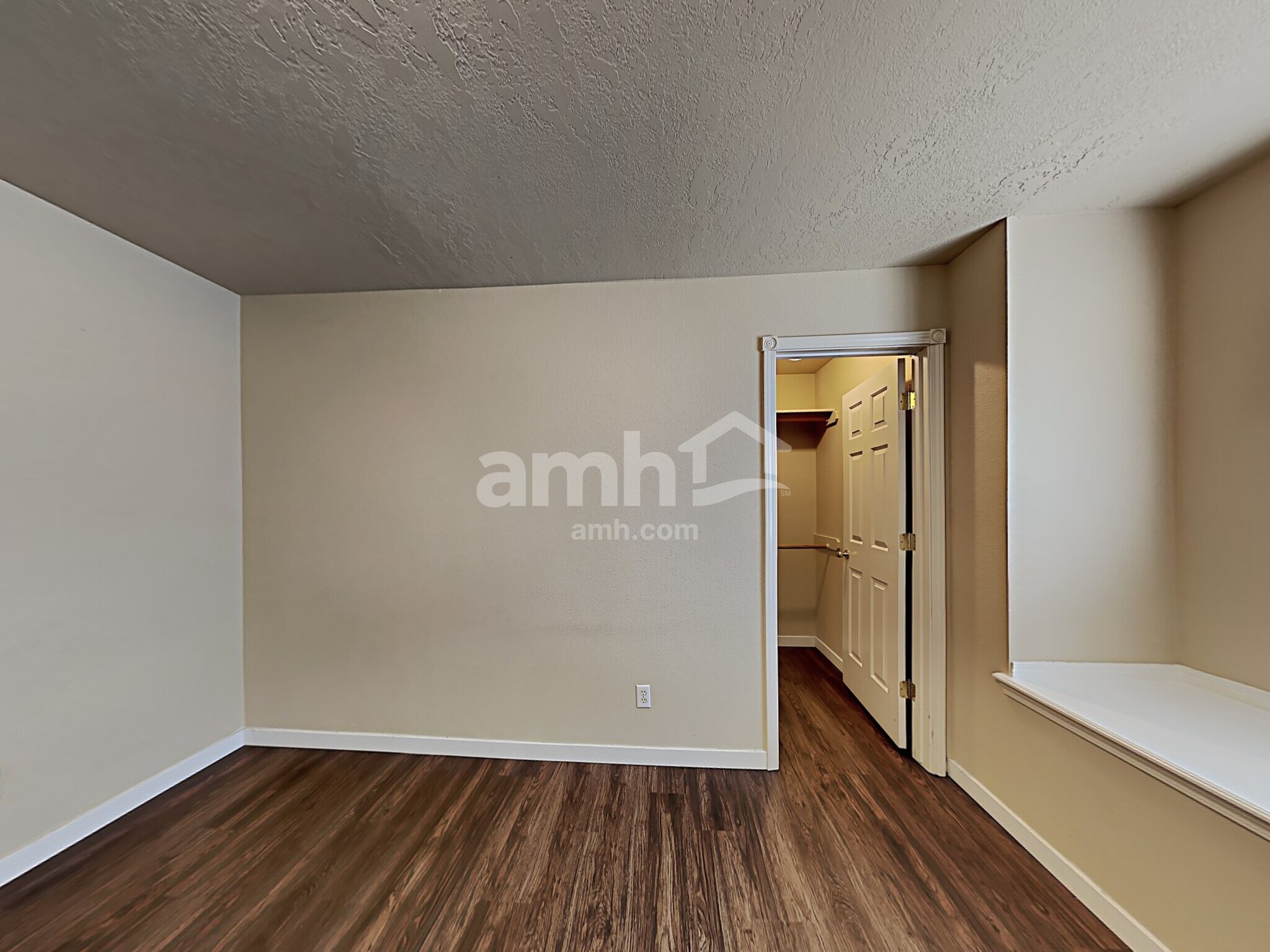 Building Photo - 584 N Nebula Ave