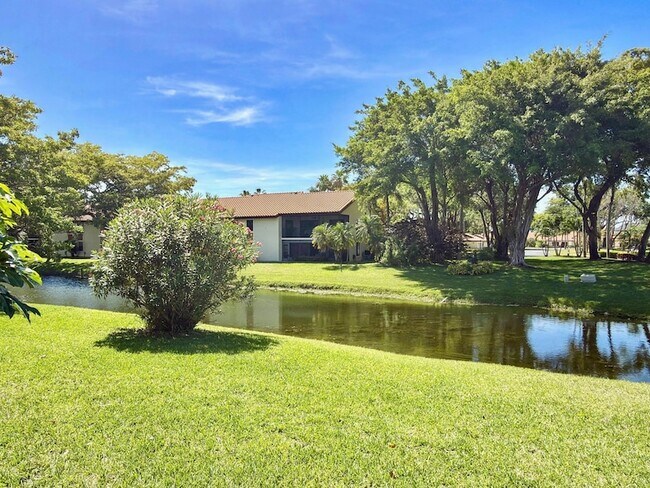 Building Photo - 10615 Ocean Palm Way