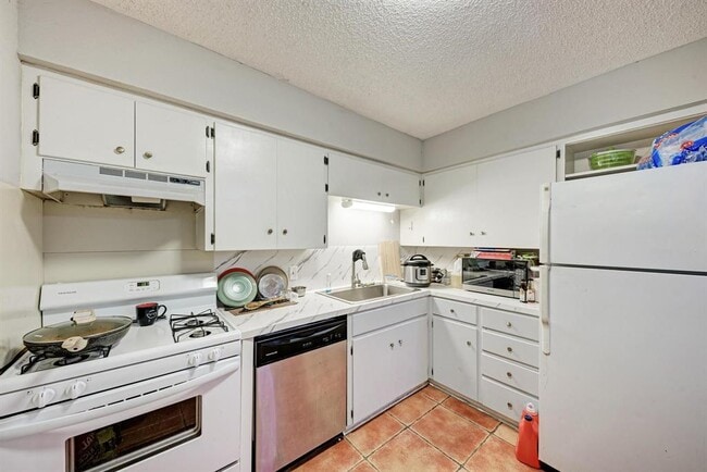 Building Photo - 803 W 28th St