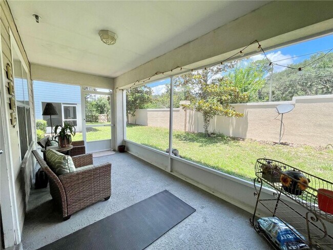 Building Photo - Beautiful 3BR/2.5BA Corner Townhome in Hai...