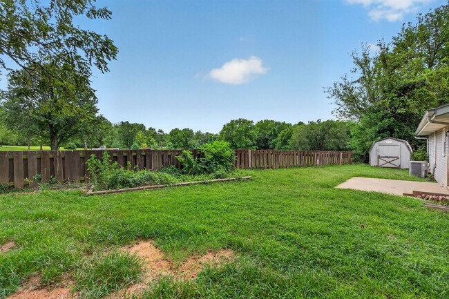 Building Photo - Newly Remodeled | 4 Bedroom | 1 Bathroom | Springfield MO!