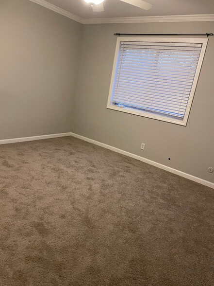 Building Photo - 1905 Tall Oaks Dr