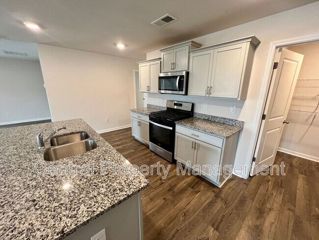 Building Photo - 534 Evaleigh St