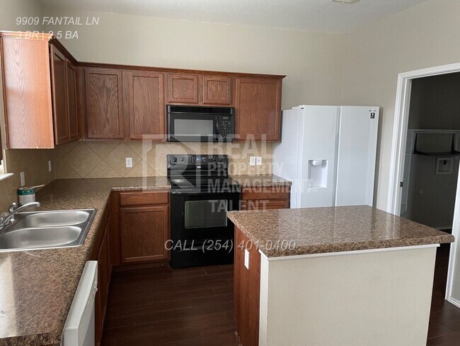 Building Photo - 9909 Fantail Ln