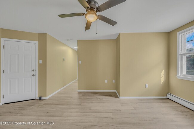 Building Photo - 538 Birch St