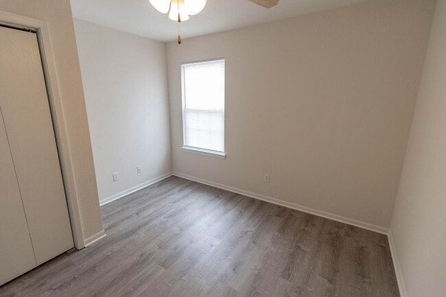 Building Photo - 5000 Derby Ridge Dr