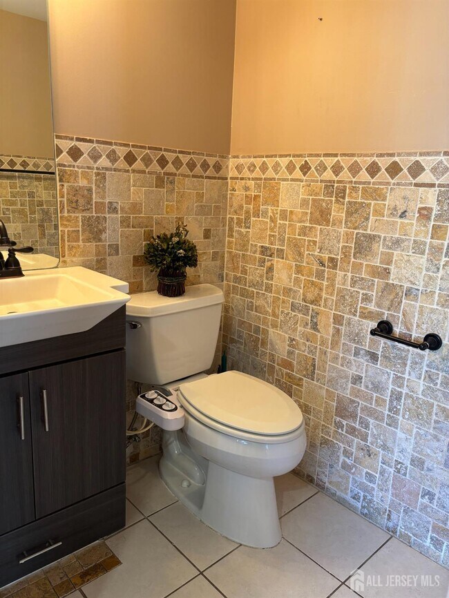 Building Photo - 112 N Broadway