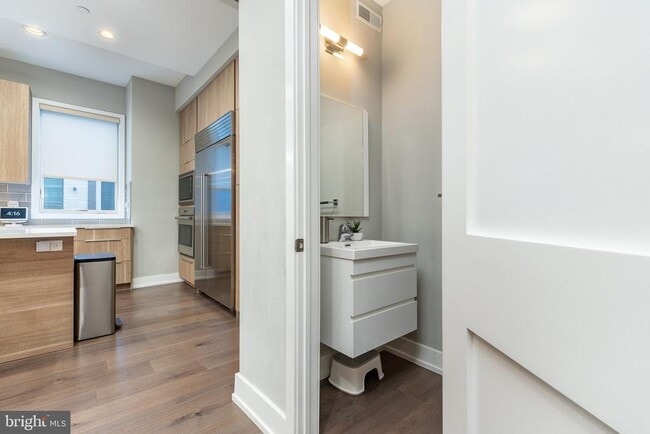 Building Photo - 608 N 3rd St