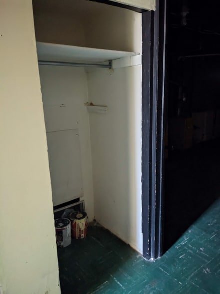 Building Photo - 5252 Oakland St