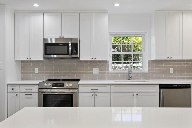 Building Photo - 4704 W Brookwood Dr