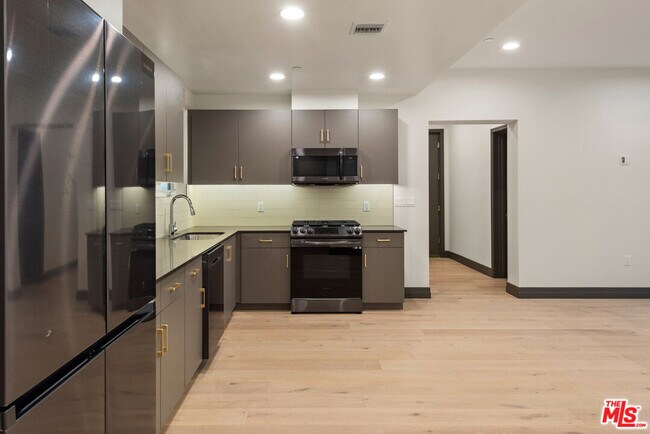 Building Photo - 118 Orlando Ave