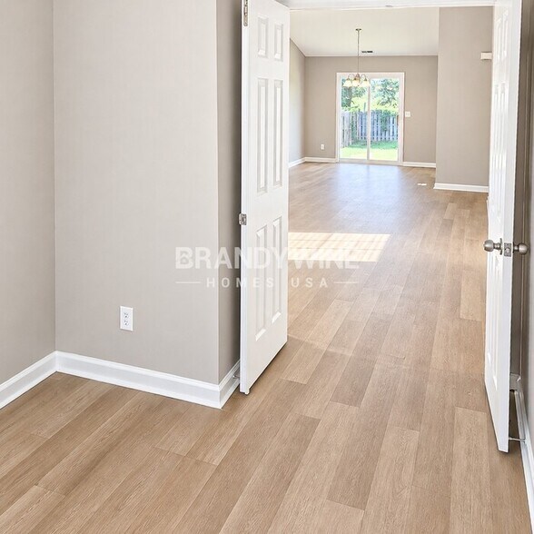 Building Photo - 8446 Country Meadows Dr