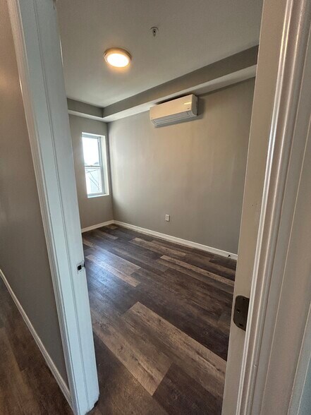 Building Photo - 1151 S 52nd St